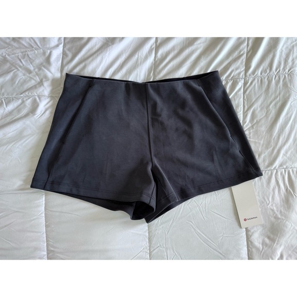 New Lululemon Softstreme Kick Flare Mid Rise Short 4" Size 14 Black Soft NWT - Picture 1 of 10